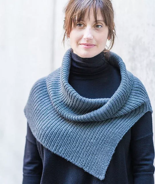 A Churchmouse Yarns and Teas Pattern - Half & Half Cowl (PDF)