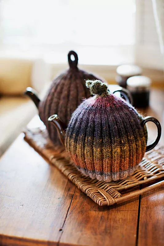 A Churchmouse Yarns and Teas Pattern - Ribbed & Ruffled Tea Cozies (PDF)