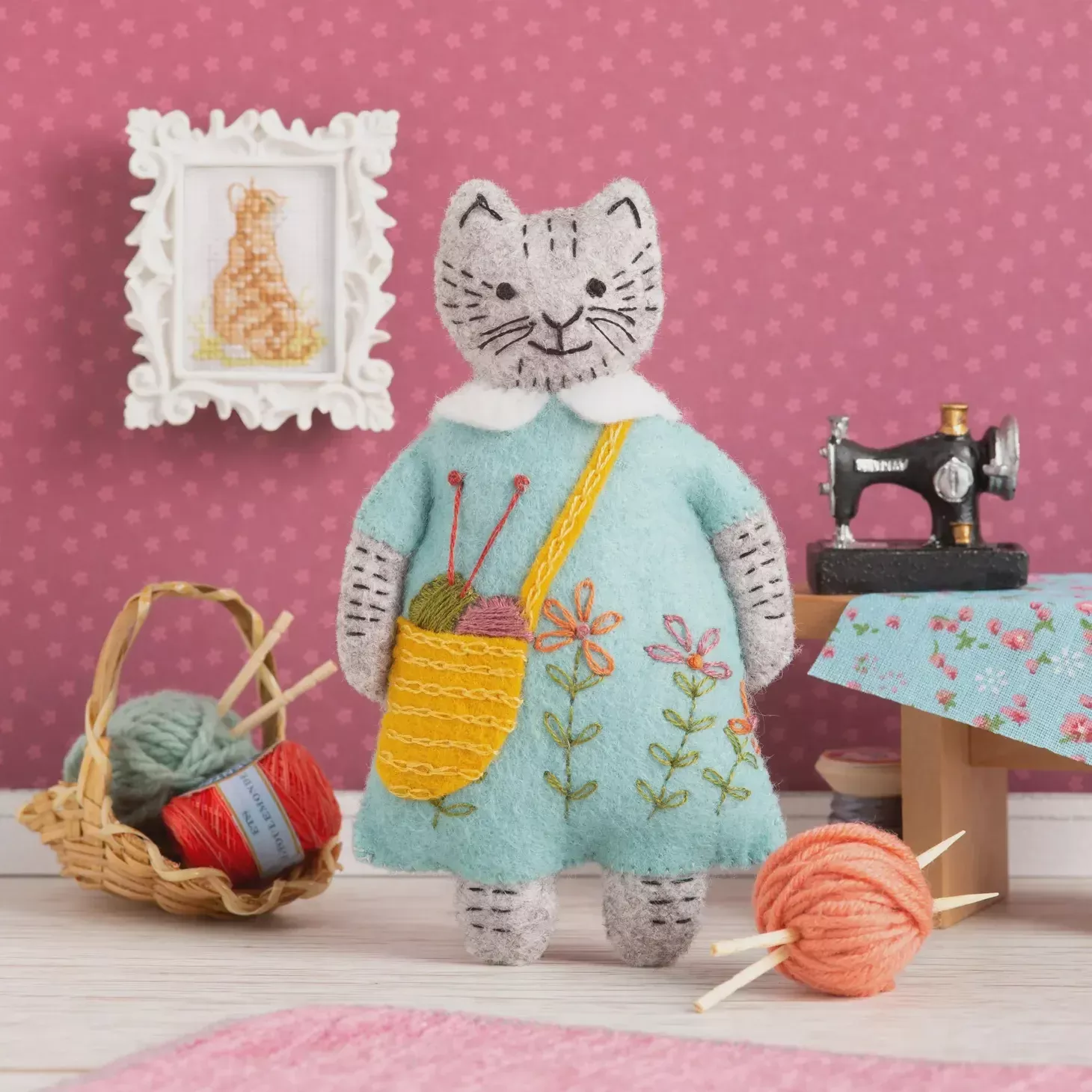 Mrs. Cat Loves Knitting Felt Craft Embroidery Kit